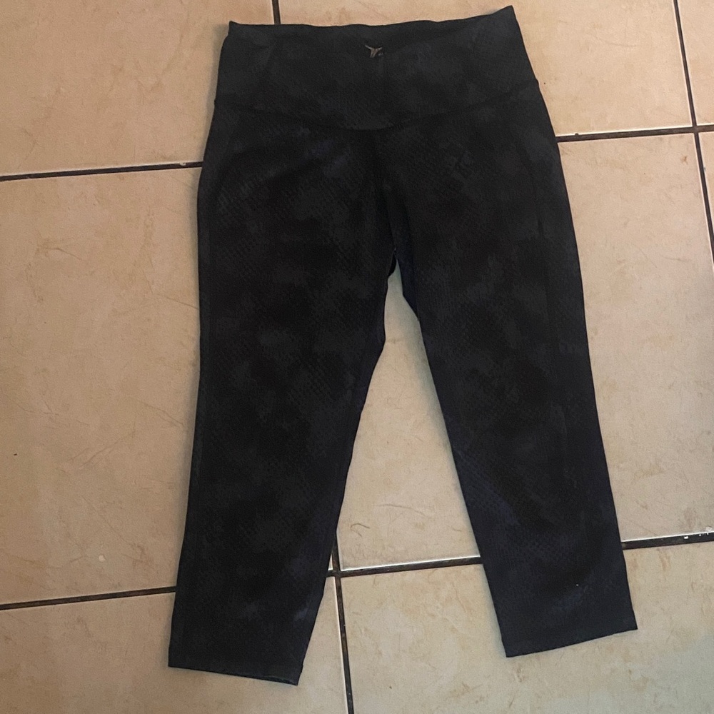 Old Navy Black Active Cropped Leggings